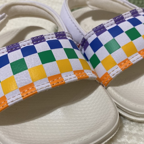 New Vans Rainbow Checkered Sandals - Picture 4 of 5